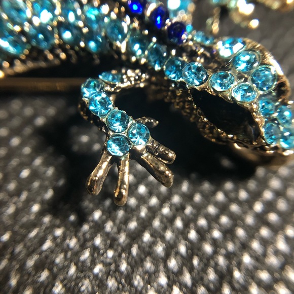 Women’s Rhinestone Lizard Brooch - Picture 6 of 6
